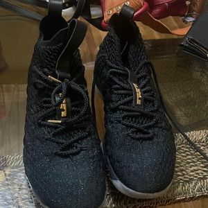 Used like new ! Nike Lebron 15 Black Gold Black/Black-Metallic Gold